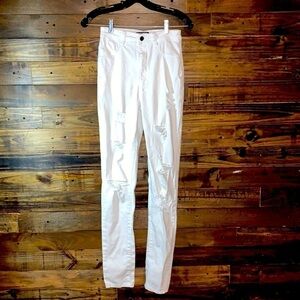 Fashion Nova Distressed White Jeans sz 7.
